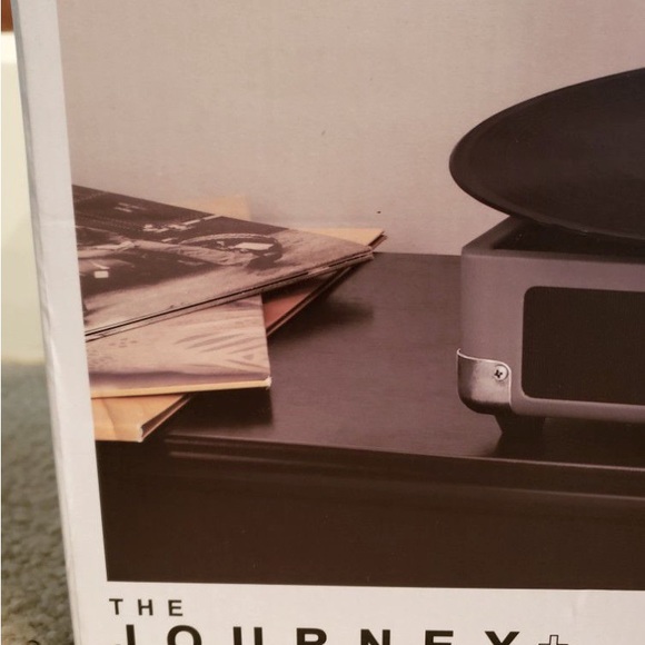 **BRAND NEW NEVER OPENED “RECORD PLAYER W/BLUETOOTH! PLAYS VINYLS !🎶 🎵🎼😎 - Picture 6 of 6